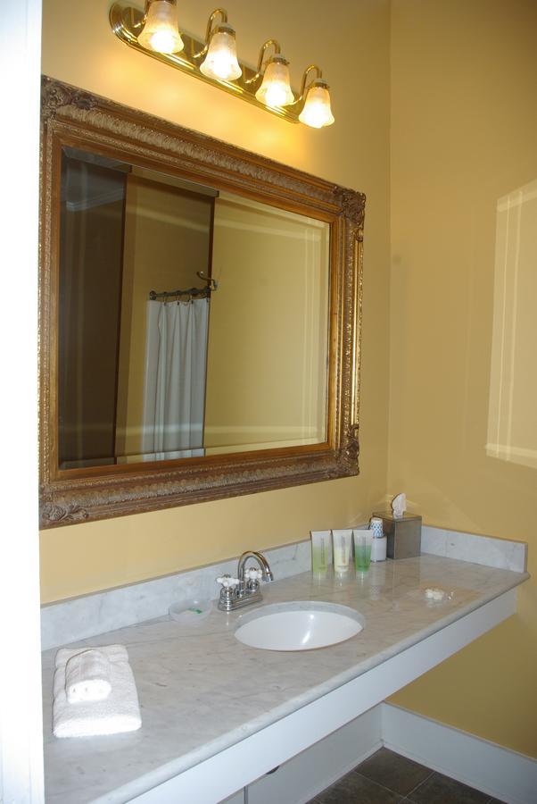 Twin Oaks Inn Natchez Room photo